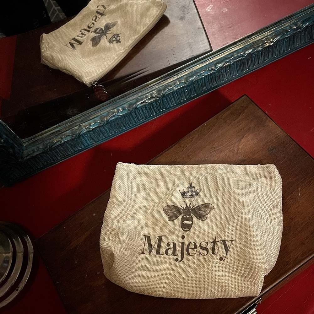 Savannah Bee burlap cosmetic bag!